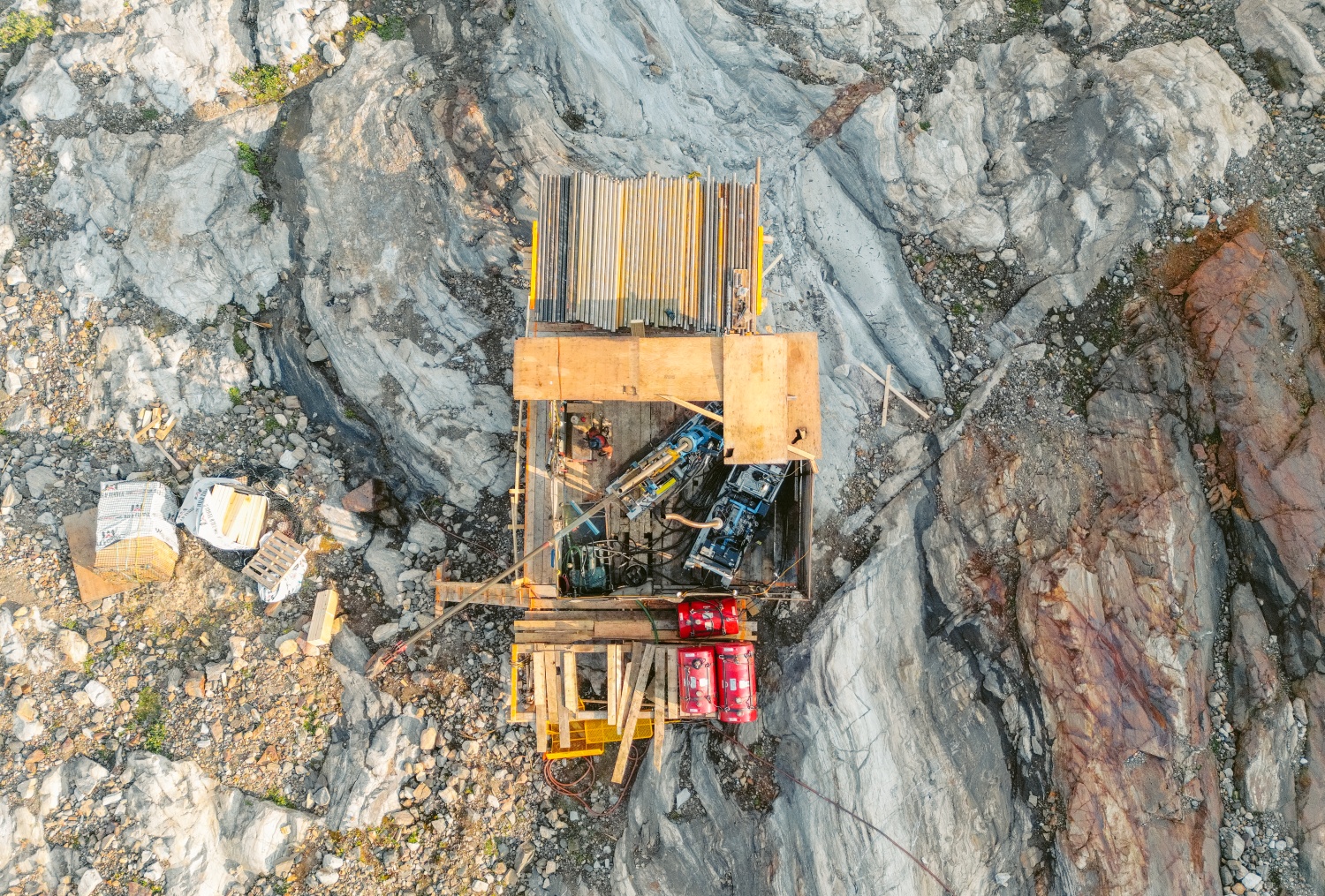 Bohrstandort aus der Luft; Quelle: Core Assets Bohrstandort aus der Luft; Quelle: Core Assets