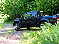 Statt auf entlegenen Baustellen(-straßen) wurde der D-Max auf unterschiedlichen Waldwegen gefahren. Statt auf entlegenen Baustellen(-straßen) wurde der D-Max auf unterschiedlichen Waldwegen gefahren.