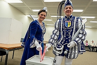 Prinzessin Niersia Kathrin und Prinz Alexander I. an der Wahlurne; Fotograf´: Andreas Baum Prinzessin Niersia Kathrin und Prinz Alexander I. an der Wahlurne; Fotograf´: Andreas Baum