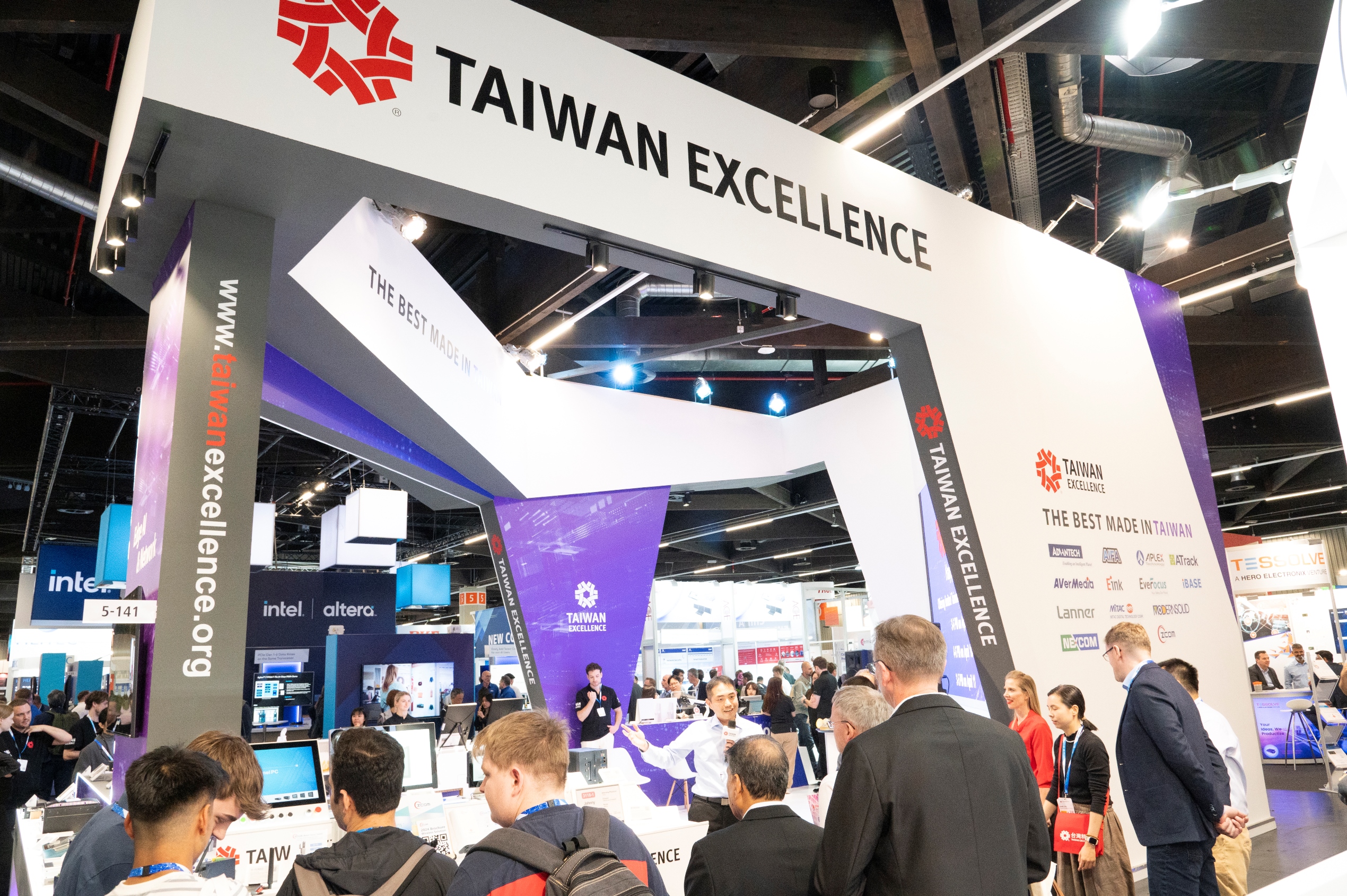 Der Taiwan Excellence Pavillon präsentiert preisgekrönte KI-Innovationen auf der Embedded World 2025 Der Taiwan Excellence Pavillon präsentiert preisgekrönte KI-Innovationen auf der Embedded World 2025