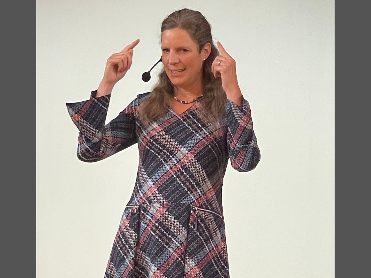 Daniela Landgraf spricht über die Macht von Worten - denn Worte wirken. Immer. (© Daniela Busse) Daniela Landgraf spricht über die Macht von Worten - denn Worte wirken. Immer. (© Daniela Busse)