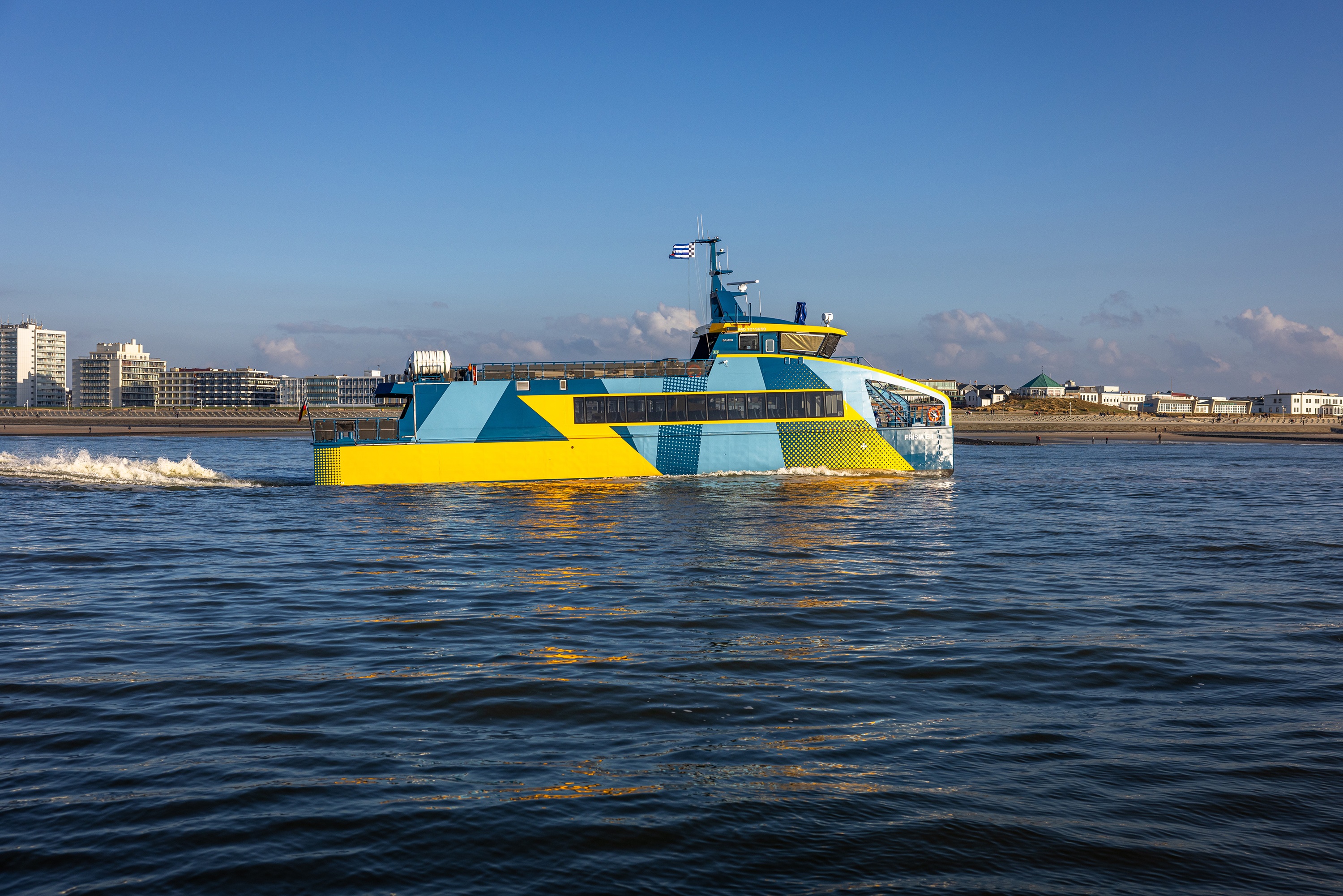 Der E-Kat auf einer Testfahrt vor Norderney.