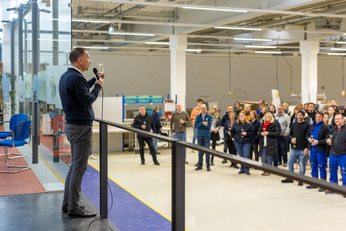 Geschäftsführer Thomas Kolbe spricht zur Belegschaft (© KNOBLOCH, www.max-knobloch.com) Geschäftsführer Thomas Kolbe spricht zur Belegschaft (© KNOBLOCH, www.max-knobloch.com)