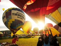 Über 70 Ballonfahrerteams aus ganz Europa sind seit dem 18. Juni 2010 zur Balloon Sail angereist. Über 70 Ballonfahrerteams aus ganz Europa sind seit dem 18. Juni 2010 zur Balloon Sail angereist.