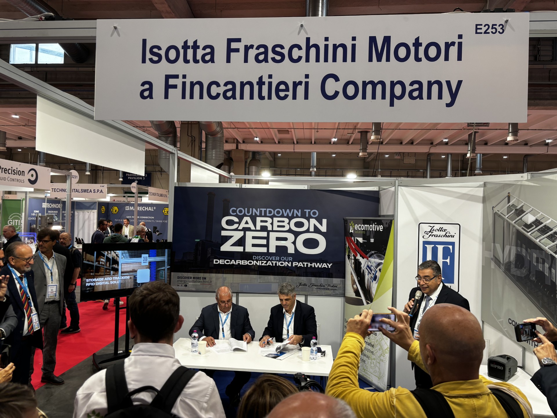 Giovanni Deregibus, CEO von Ecomotive Solutions und Marco Golinelli, COO von Isotta Fraschini Motori (Die Bildrechte liegen bei dem Verfasser der Mitteilung.)