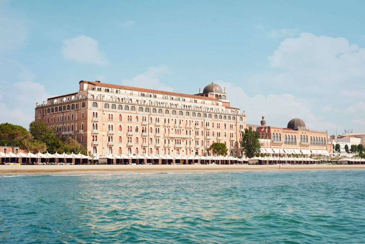 Das Hotel Excelsior Venice Lido Resort verfügt über einen hoteleigenen Strand (© Hotel Excelsior Venice Lido Resort) Das Hotel Excelsior Venice Lido Resort verfügt über einen hoteleigenen Strand (© Hotel Excelsior Venice Lido Resort)