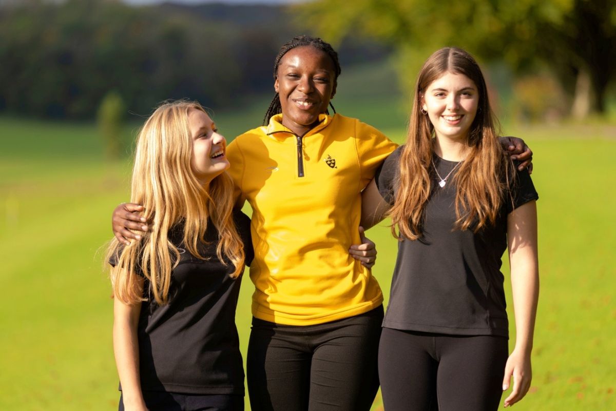 Freundinnen in der Milton Abbey School (© GET Global Education Tumulka GmbH) Freundinnen in der Milton Abbey School (© GET Global Education Tumulka GmbH)