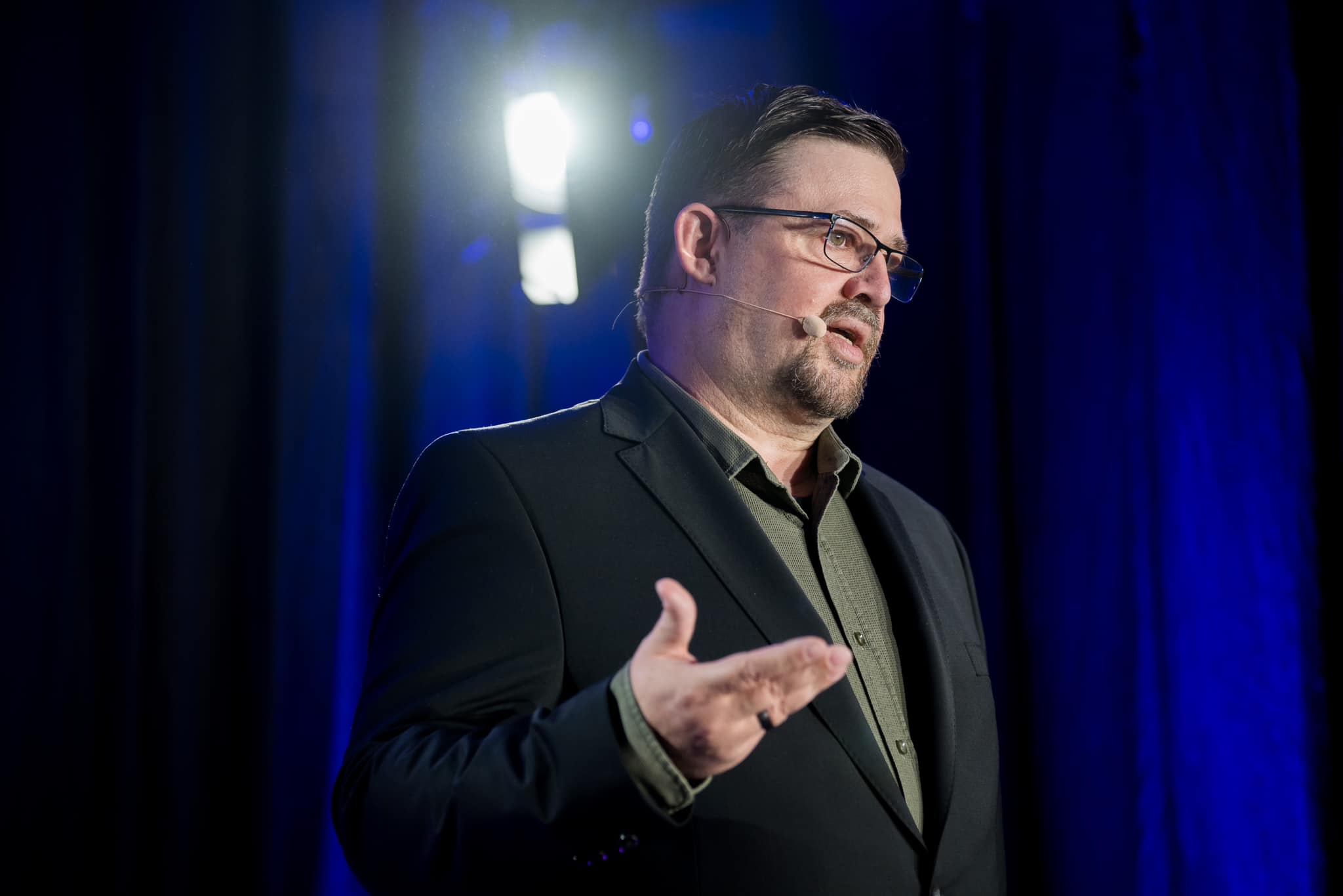 Tibor Bauer ist Mr. Schufa. Unternehmensberater, Influencer, Person des öffentlichen Lebens. Tibor Bauer ist Mr. Schufa. Unternehmensberater, Influencer, Person des öffentlichen Lebens.