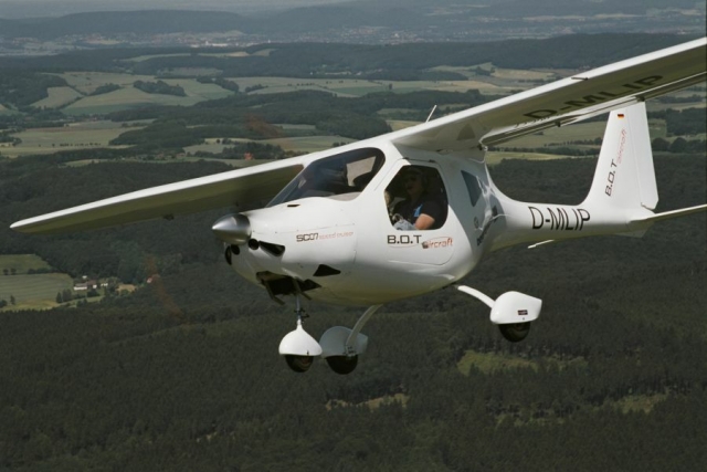 Mit dem Ultraleichtflugzeug SC07 Speed Cruiser schneller und sicherer reisen