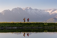 Wanderer mit Bergen im Hintergrund (c) RB Dittrich (Castello Königsleiten)