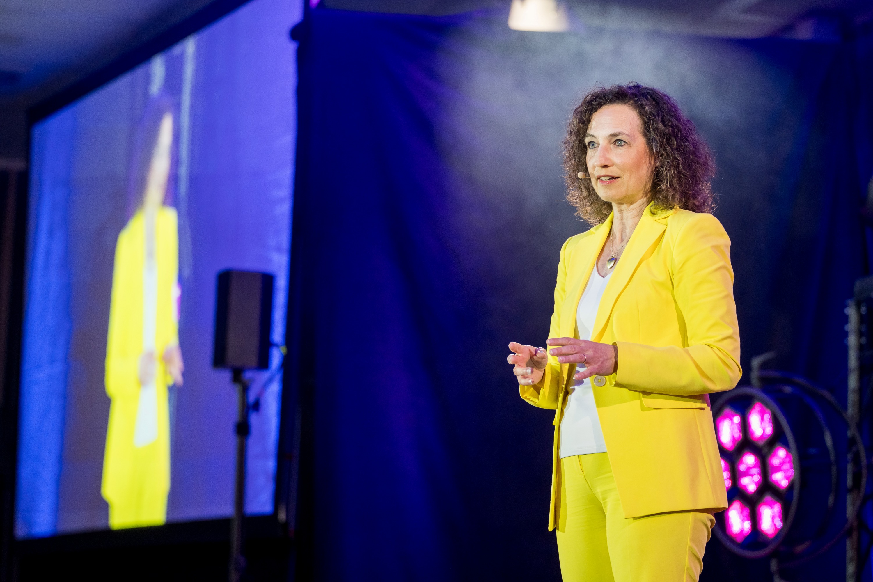 Claudia Sendlbeck-Schickor beim 6. Internationalen Speaker Slam - Foto: Justin Bockey (Die Bildrechte liegen bei dem Verfasser der Mitteilung.)