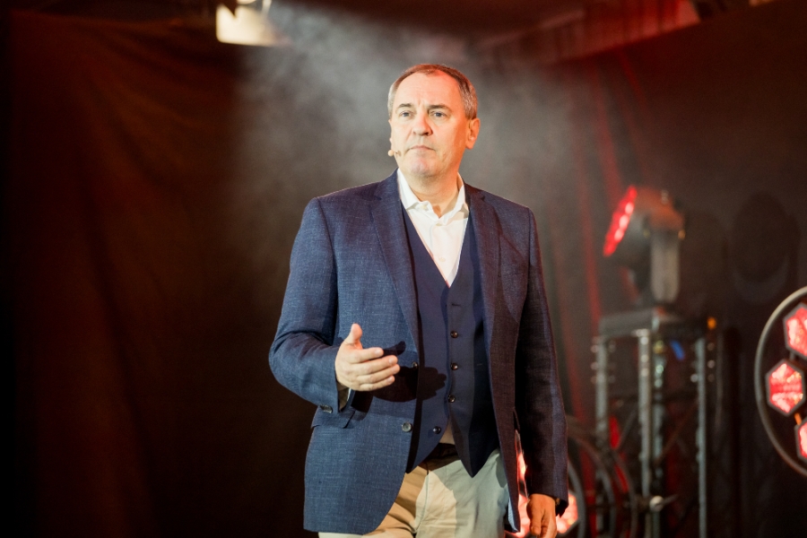 Wilhelm Scholze beim Internationalen Speaker Slam (Die Bildrechte liegen bei dem Verfasser der Mitteilung.) Wilhelm Scholze beim Internationalen Speaker Slam (Die Bildrechte liegen bei dem Verfasser der Mitteilung.)