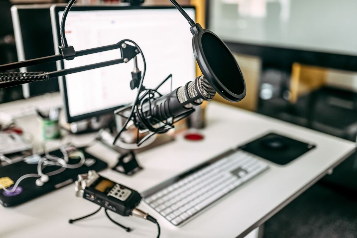 Arbeitsplatz für Podcast Erstellung (© Adobe Stock / bnenin #219318235) Arbeitsplatz für Podcast Erstellung (© Adobe Stock / bnenin #219318235)