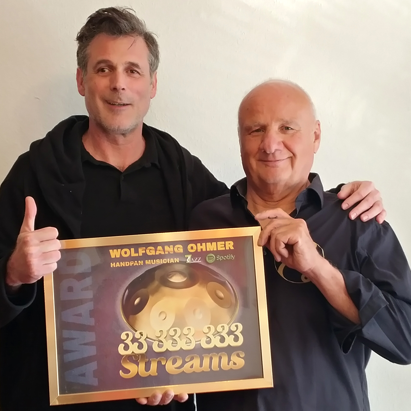 Freuen sich über 33 Millionen Streams: Wolfgang Ohmer (rechts) und Jan Neidigk (l.), A&R von 7us