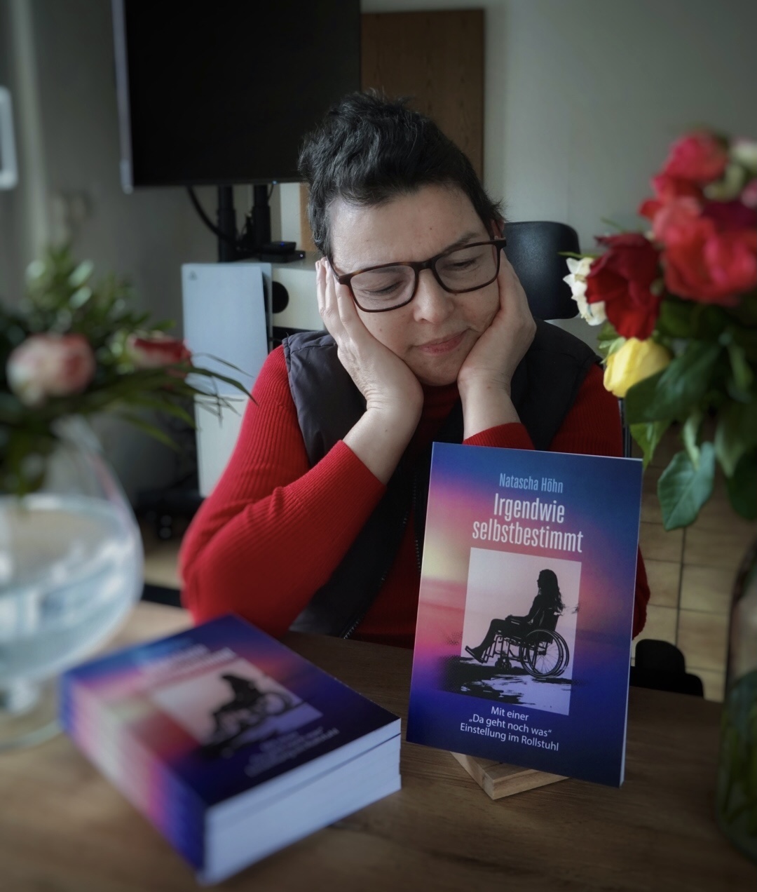 Natascha Höhn mit Buch‘Irgendwie selbstbestimmt’(Die Bildrechte liegen bei dem Verfasser der Mitteilung.) Natascha Höhn mit Buch‘Irgendwie selbstbestimmt’(Die Bildrechte liegen bei dem Verfasser der Mitteilung.)