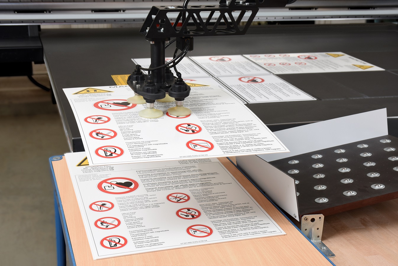 Die Druckerei Digital Print Group O-Schimek stellt wegen des Fachkräftemangels auf Robotik-Automation um.