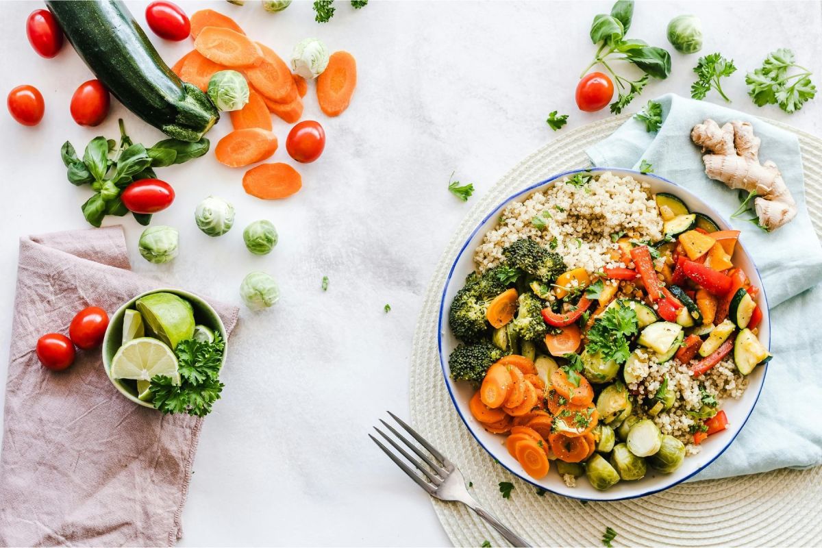 Moritz Frey Grüsch (© Photo by Ella Olsson: https://www.pexels.com/photo/flat-lay-photography-of-vegetable-salad-on-plate-)