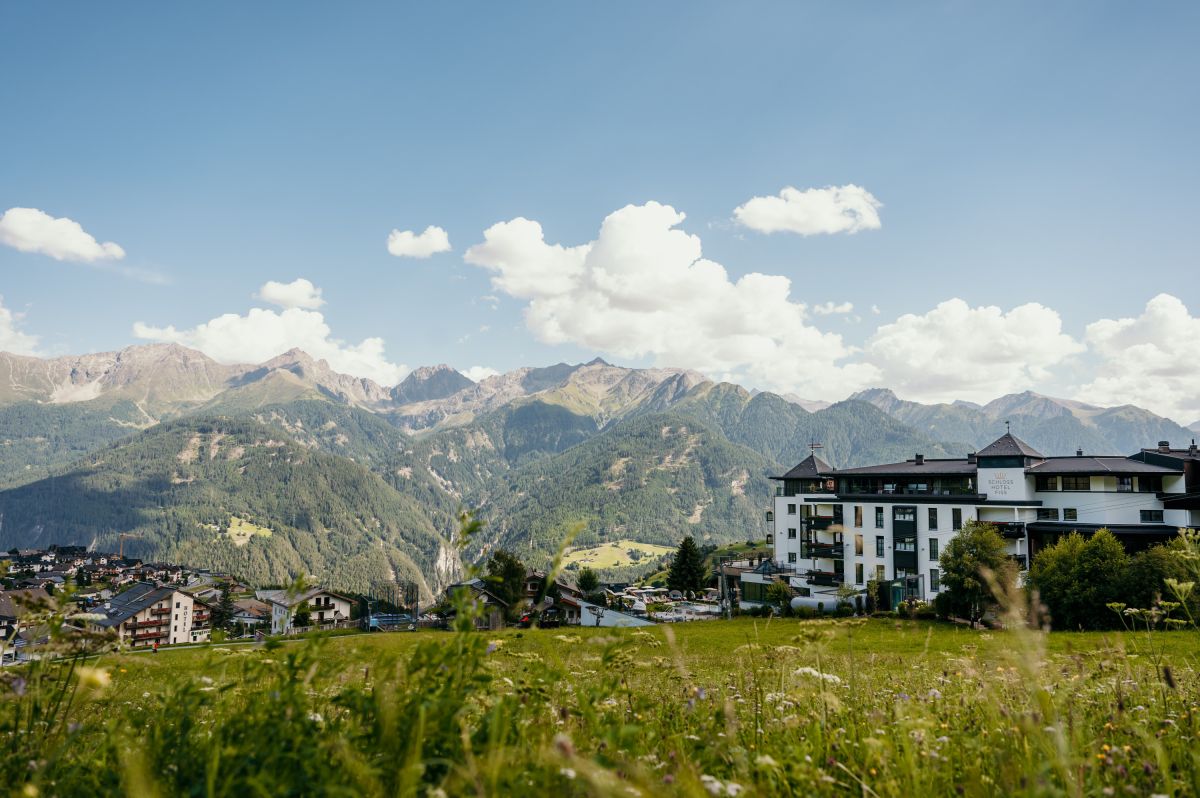 Auf 1.438 Höhenmetern bietet das Hotel ideale Voraussetzungen für einen entspannten Sommerurlaub (© Marika Unterladstaetter)