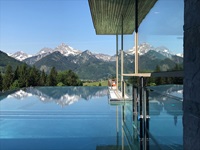 Infinity-Pool mit Blick auf die Bergwelt (Hotel Bergblick) Infinity-Pool mit Blick auf die Bergwelt (Hotel Bergblick)