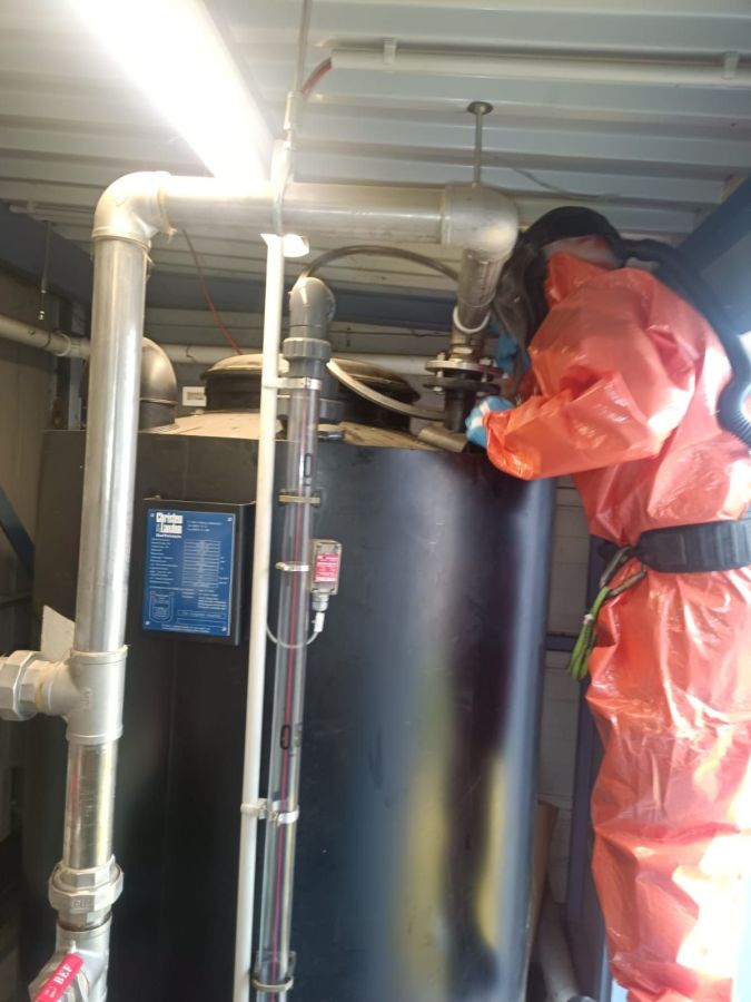 Dekontaminationsausführung durch techn. Verfahrenstechniker (© NT Service GmbH)