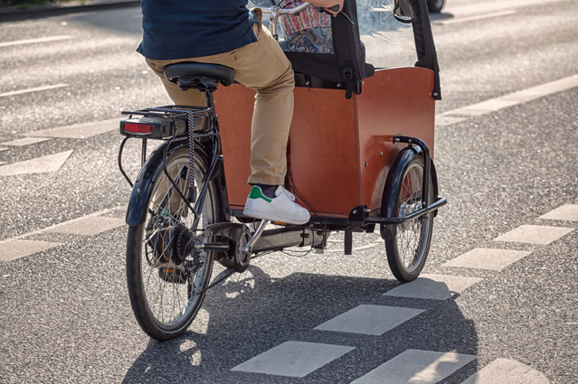 Lieber erst einmalÜben, bevor das Lastenrad im Straßenverkehr zum Einsatz kommt. (Bildquelle: ERGO Group) Lieber erst einmalÜben, bevor das Lastenrad im Straßenverkehr zum Einsatz kommt. (Bildquelle: ERGO Group)