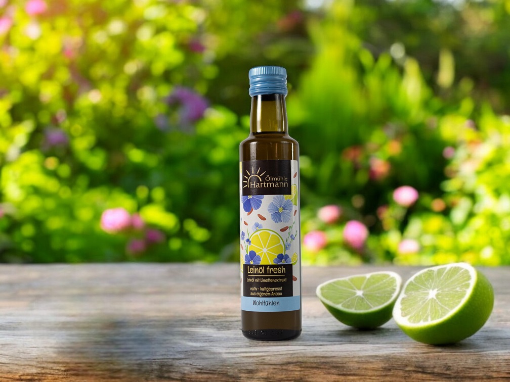 Das neue Leinöl mit frischer Limettennote derÖlmühle Hartmann (Die Bildrechte liegen bei dem Verfasser der Mitteilung.) Das neue Leinöl mit frischer Limettennote derÖlmühle Hartmann (Die Bildrechte liegen bei dem Verfasser der Mitteilung.)