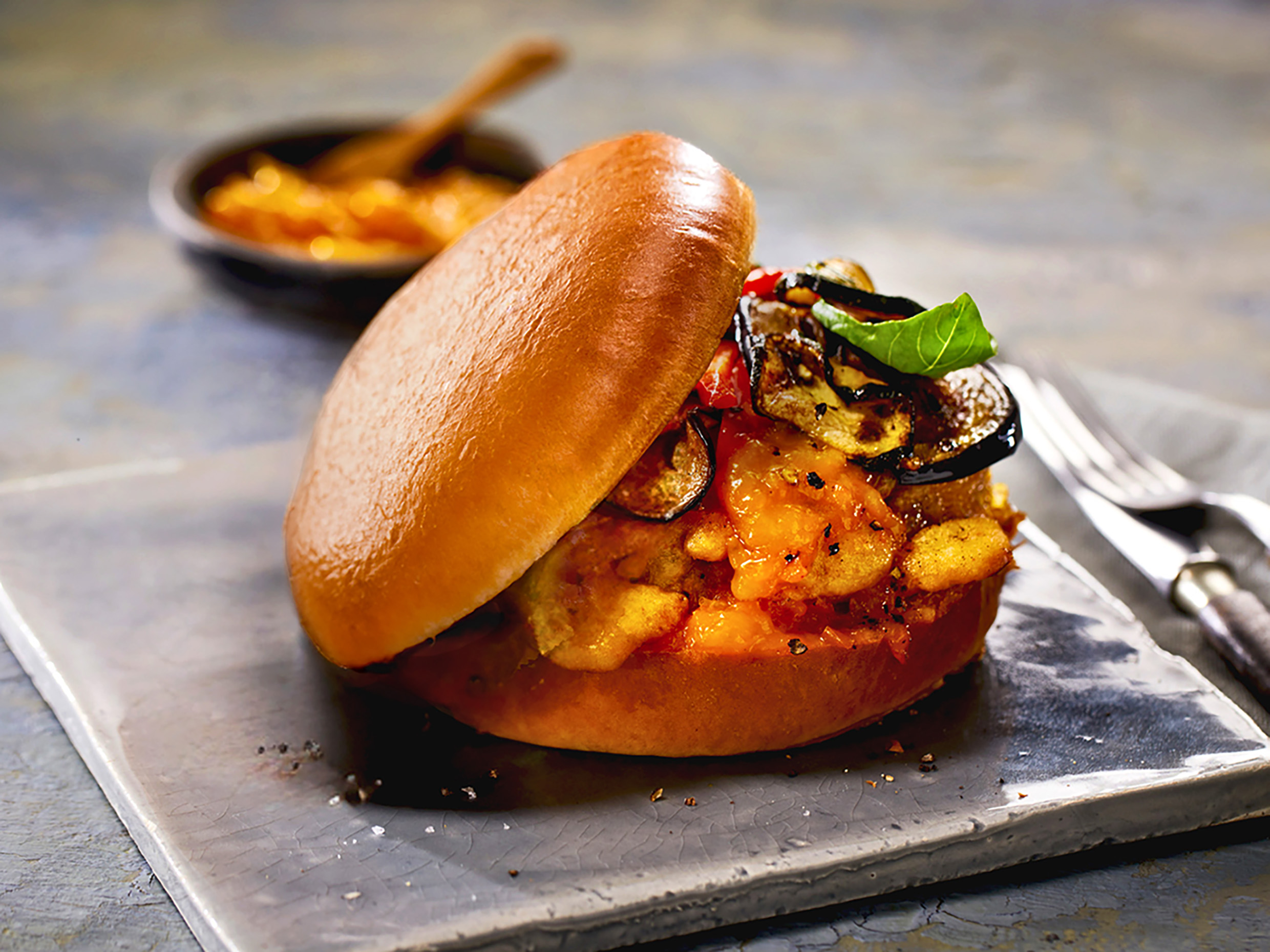 Der neue, vegane Brioche Bun von Schulstad Bakery als Portobello Burger Der neue, vegane Brioche Bun von Schulstad Bakery als Portobello Burger