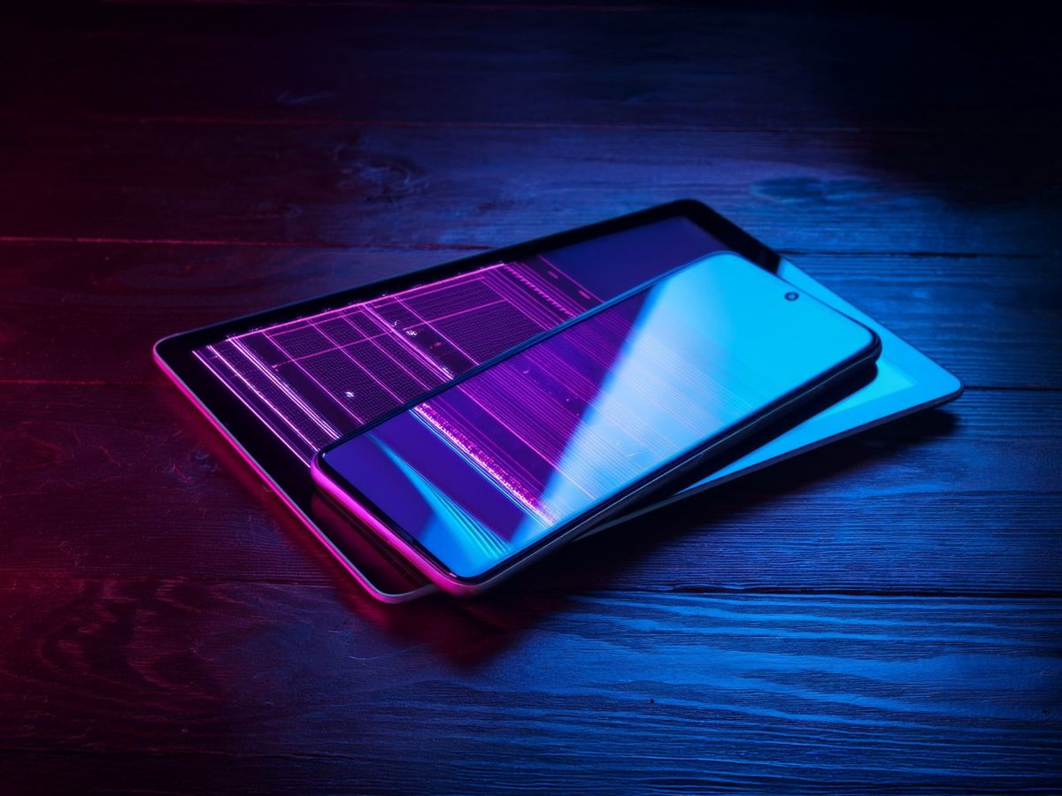 Smartphone und Tablet im Unternehmen: Mobile Endgeräte zählen zu den sensibelsten Angriffszielen. (© Aphos GmbH / Firewalls24) Smartphone und Tablet im Unternehmen: Mobile Endgeräte zählen zu den sensibelsten Angriffszielen. (© Aphos GmbH / Firewalls24)