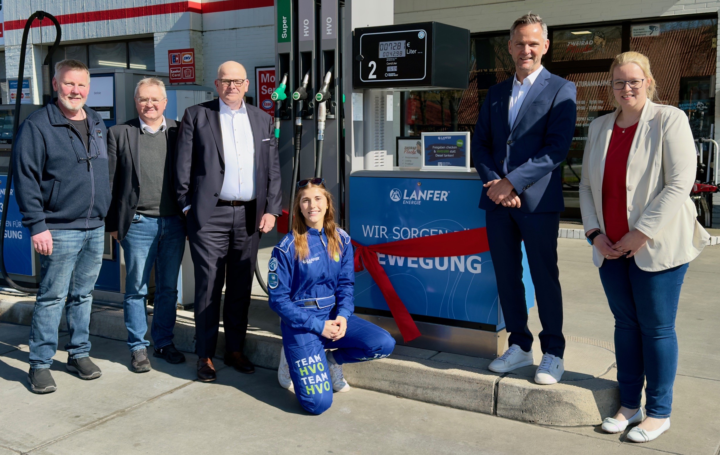 Bürgermeisterbesuch zur Einführung von HVO 100 in Haselünne. (Bildquelle: Lanfer Energie)