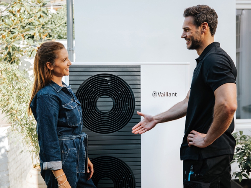 Wärmepumpe installieren (Bildquelle: Vaillant) Wärmepumpe installieren (Bildquelle: Vaillant)