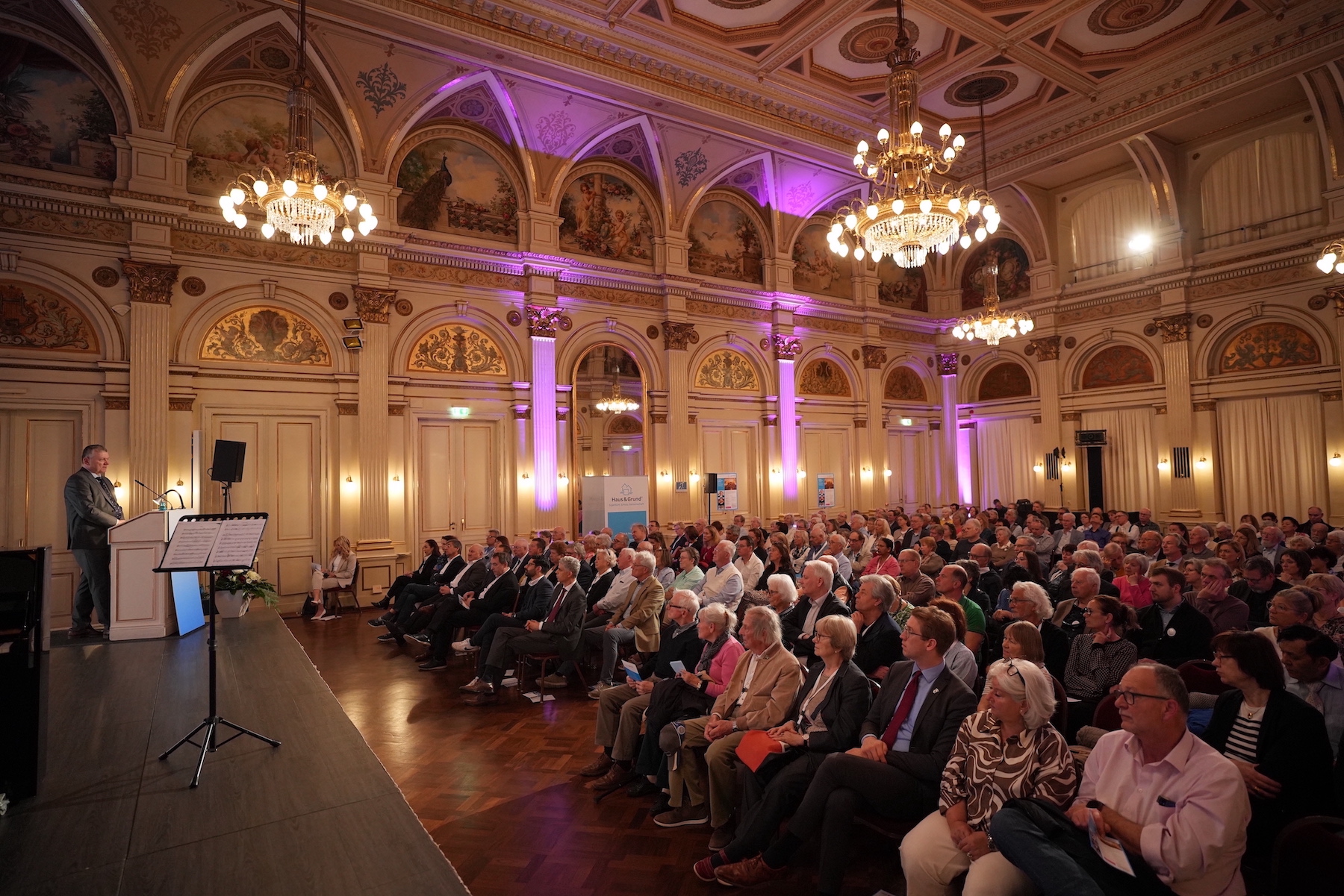 Tag des Privaten Eigentums von Haus& Grund Hessen mit den Ministern Mansoori und Lorz. (Die Bildrechte liegen bei dem Verfasser der Mitteilung.) Tag des Privaten Eigentums von Haus& Grund Hessen mit den Ministern Mansoori und Lorz. (Die Bildrechte liegen bei dem Verfasser der Mitteilung.)