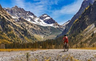 Radtour im Herbst (c) Freepik (Belmonte Tirol – Boutique Hotel)