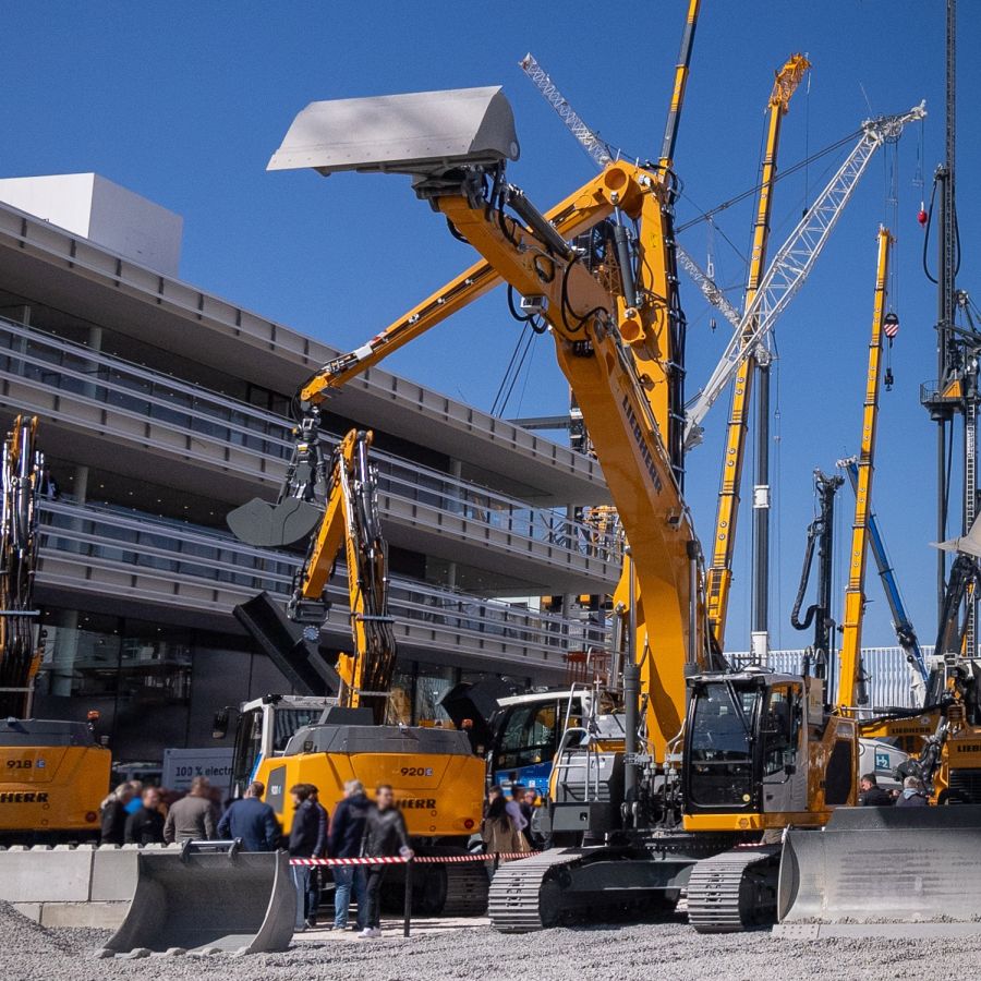 Innovative Baumaschinen: Bagger und Kräne auf der bauma 2025, Messe München (© Andreas Bergmeier, Messe.TV)