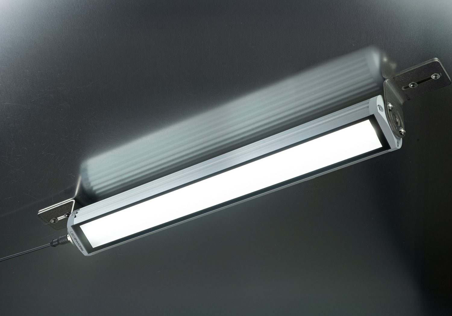 LED-Maschinenleuchte TUBELED_70 EVO, eine echte Alternative für ältere Maschinenleuchten. LED-Maschinenleuchte TUBELED_70 EVO, eine echte Alternative für ältere Maschinenleuchten.