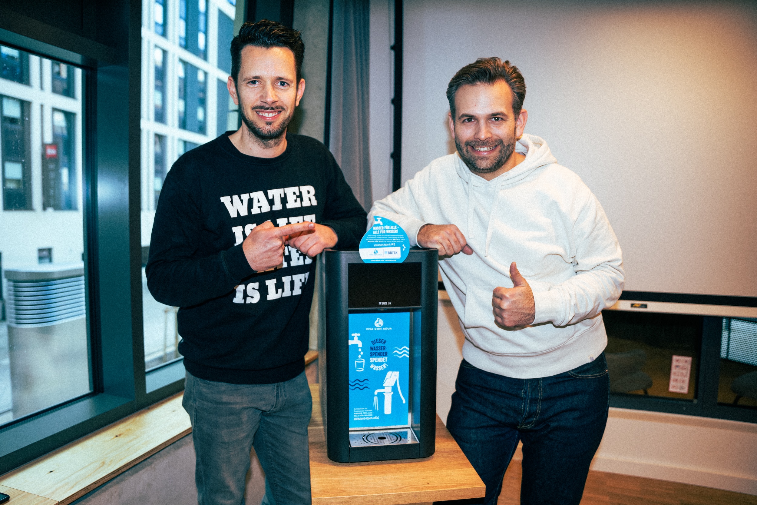 Mario Klütsch (Viva con Agua)& Stephan Liebler (BRITA) wissen: Wasser ist ein Menschenrecht (Die Bildrechte liegen bei dem Verfasser der Mitteilung.)