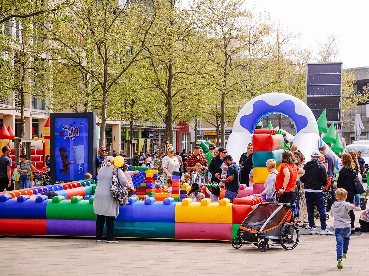 Kunterbunter Kindersamstag in der Wolfsburger Innenstadt (© WMG Wolfsburg, Foto: Janina Snatzke) Kunterbunter Kindersamstag in der Wolfsburger Innenstadt (© WMG Wolfsburg, Foto: Janina Snatzke)