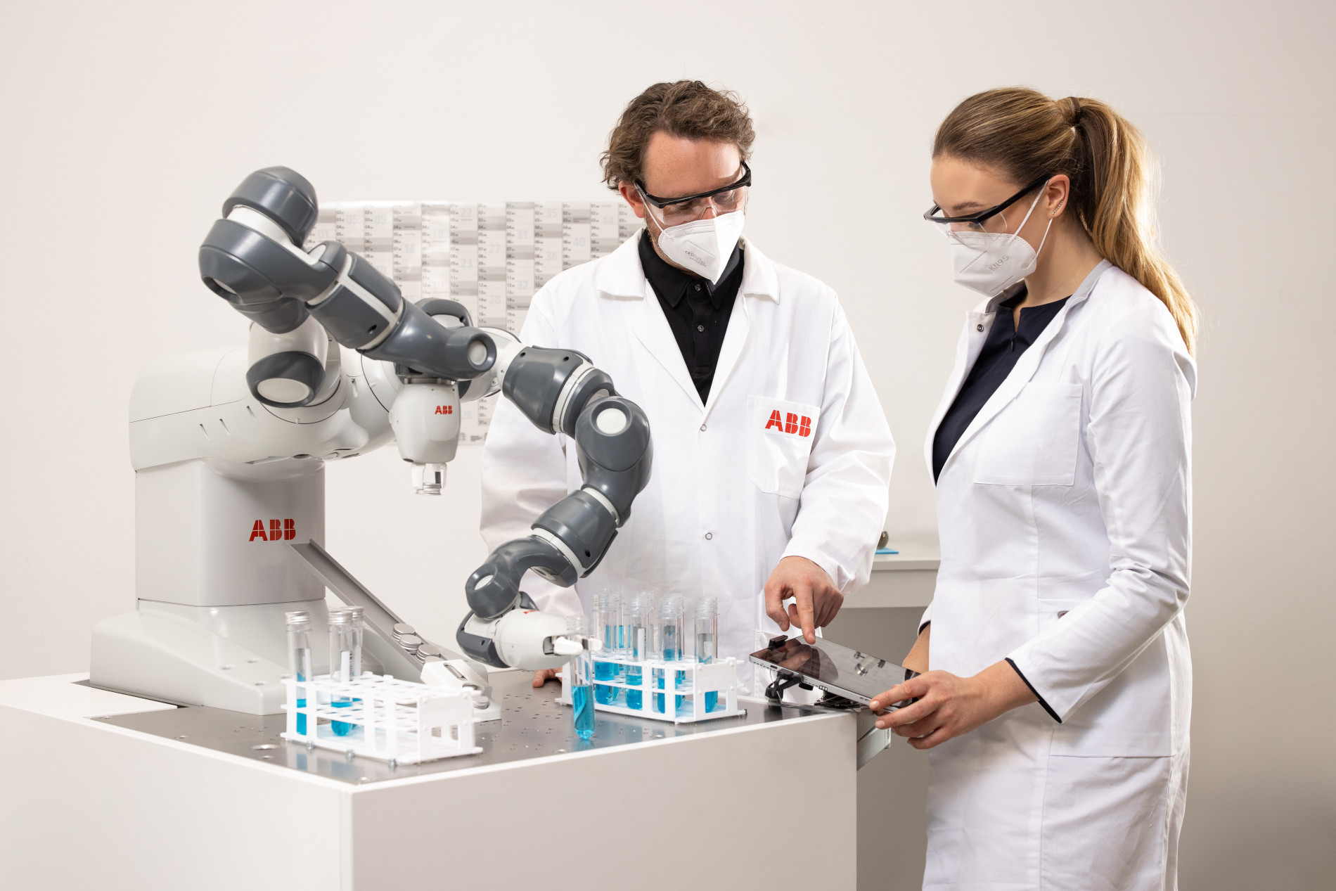 Dual-Arm YuMi von ABB Robotics (Quelle: ABB) (Bildquelle: ABB) Dual-Arm YuMi von ABB Robotics (Quelle: ABB) (Bildquelle: ABB)
