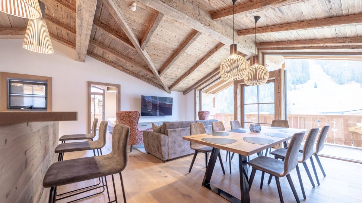 SIGNATUR von Moritz Weiss: Nachhaltig gefertigte Tische und Böden aus massivem Holz. ( © SIGNATUR - Moritz Weiss )