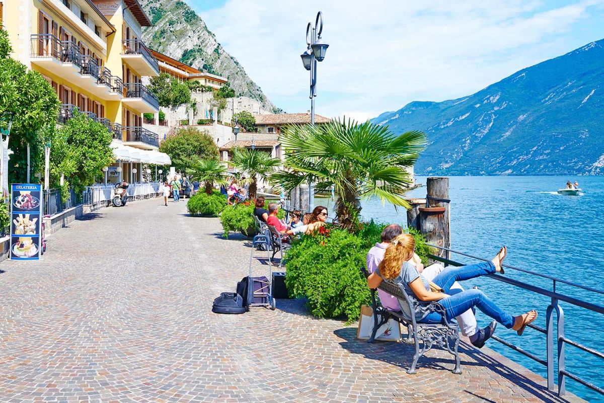 Limone sul Garda (© Petr Bonek / Shutterstock) Limone sul Garda (© Petr Bonek / Shutterstock)