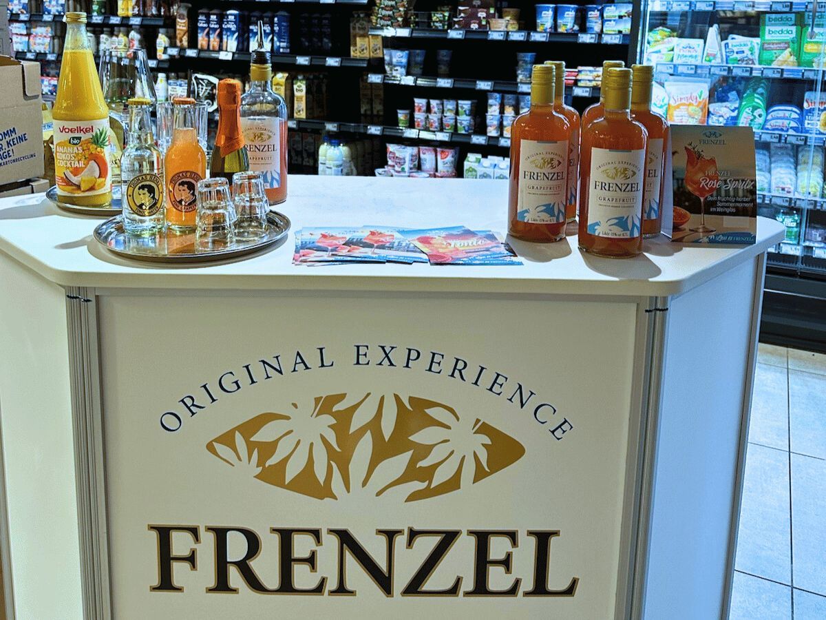 Likörverkostung bei EDEKA Thiel in Velbert-Neviges - FRENZEL Grapefruit begeistert Kunden (© Johannes Frenzel) Likörverkostung bei EDEKA Thiel in Velbert-Neviges - FRENZEL Grapefruit begeistert Kunden (© Johannes Frenzel)