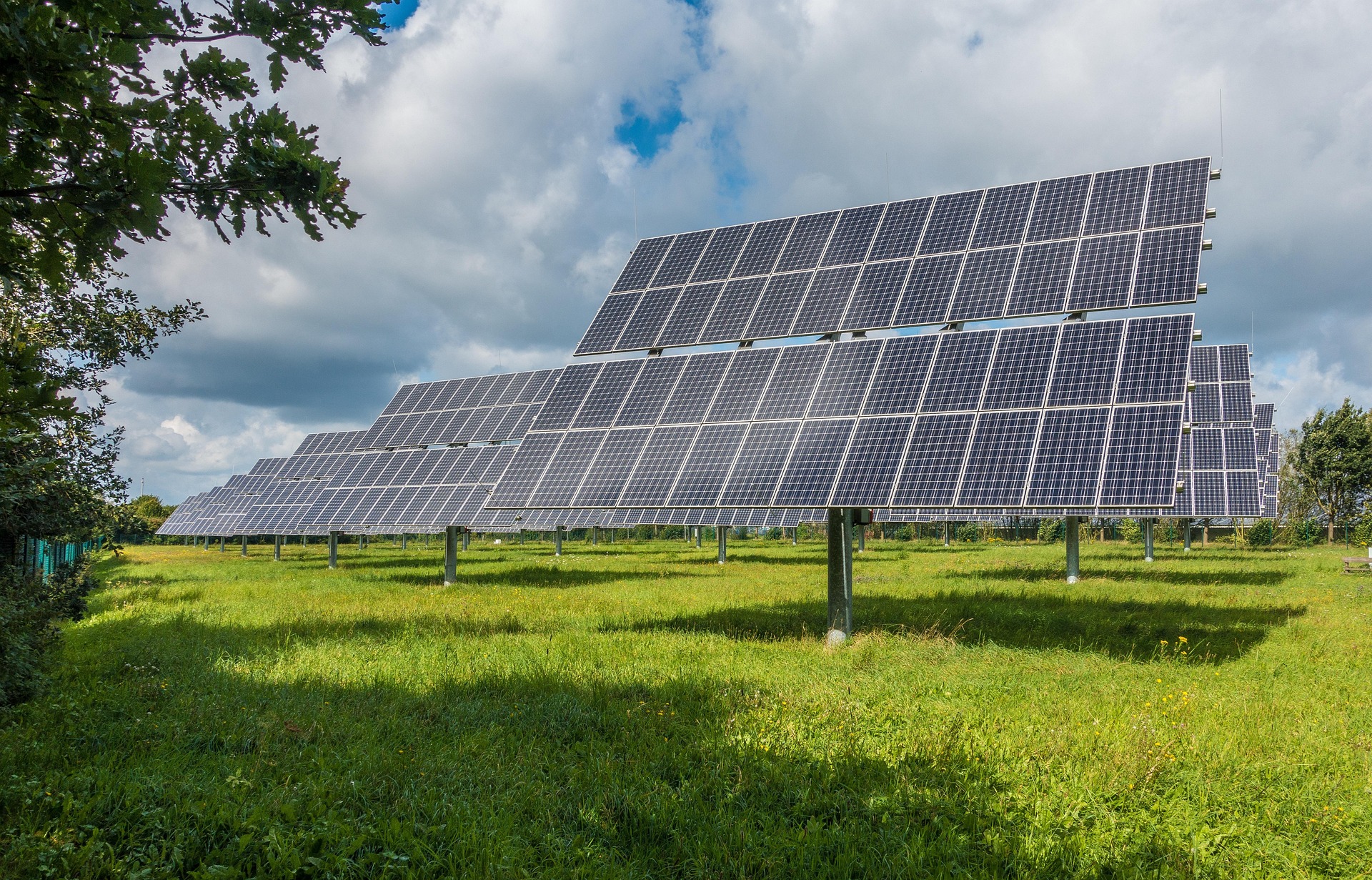 GSD-Naturenergie GmbH investiert internationalüber verbundene Unternehmen auch in Solarkraftwerke. (Bildquelle: Image by Sebastian Ganso from Pixabay) GSD-Naturenergie GmbH investiert internationalüber verbundene Unternehmen auch in Solarkraftwerke. (Bildquelle: Image by Sebastian Ganso from Pixabay)