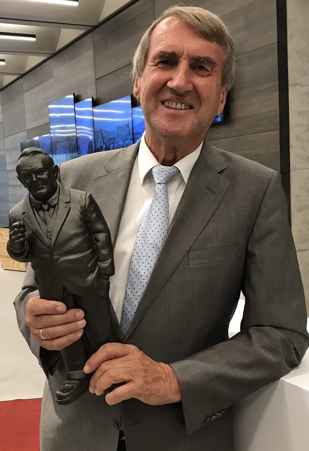 Der Verfasser der Ludwig Erhard Biografie im Ludwig Erhard Zentrum in Fürth (Die Bildrechte liegen bei dem Verfasser der Mitteilung.) Der Verfasser der Ludwig Erhard Biografie im Ludwig Erhard Zentrum in Fürth (Die Bildrechte liegen bei dem Verfasser der Mitteilung.)