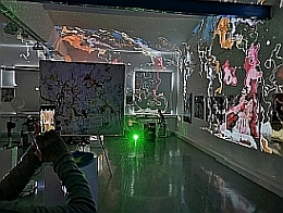 Performance von Zoran Velinov im Kunstraum; Foto: Sandra Abend Performance von Zoran Velinov im Kunstraum; Foto: Sandra Abend