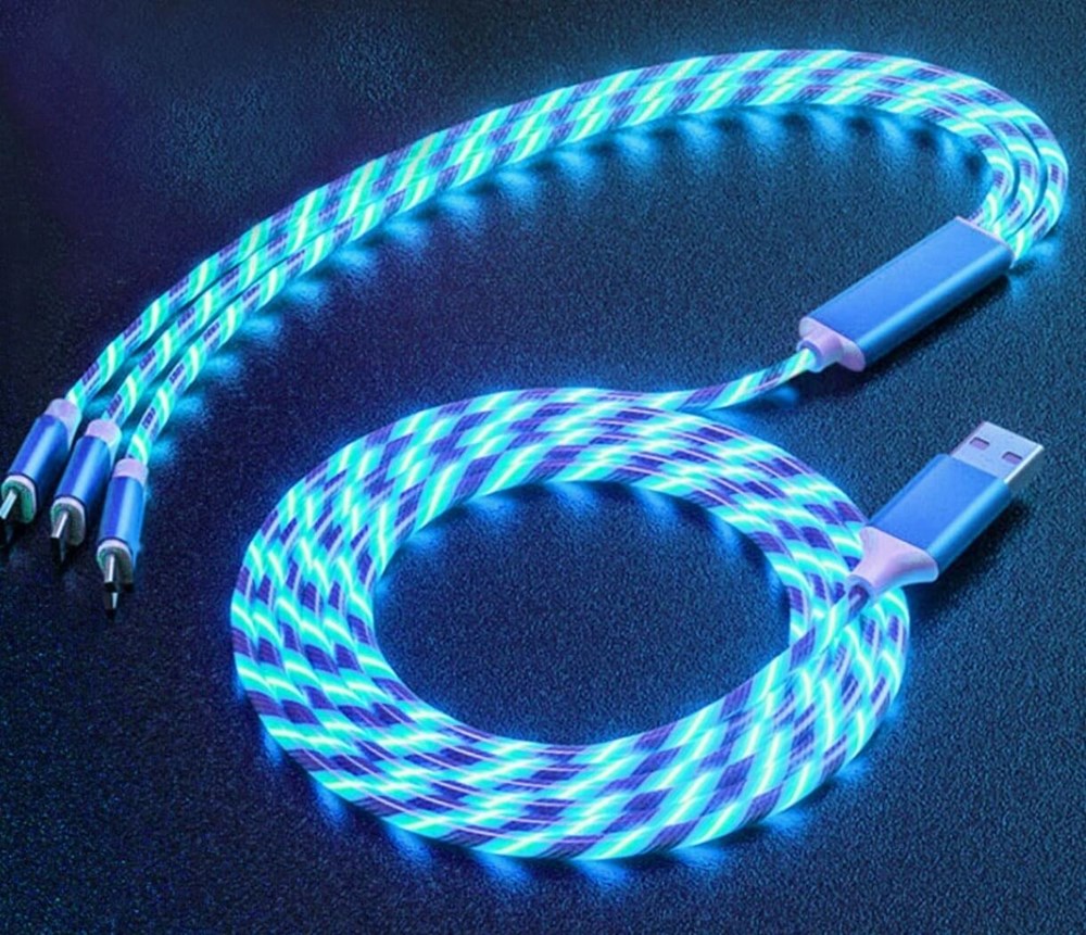 Leuchtendes Ladekabel (Die Bildrechte liegen bei dem Verfasser der Mitteilung.) Leuchtendes Ladekabel (Die Bildrechte liegen bei dem Verfasser der Mitteilung.)