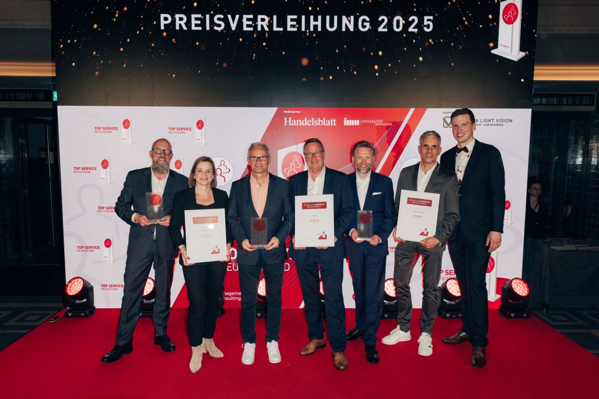 Der Veranstalter Christian Roeb (rechts) mit Top Managern der Top-Drei-Unternehmen (B2B) (© CR Management Consulting GmbH)