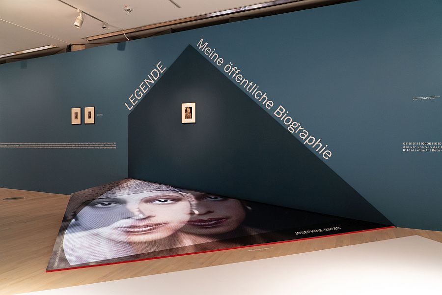 Blick in die Ausstellungsinstallation (Bildquelle: Foto:©Deutsches Tanzarchiv Köln; Janet Sinica) Blick in die Ausstellungsinstallation (Bildquelle: Foto:©Deutsches Tanzarchiv Köln; Janet Sinica)
