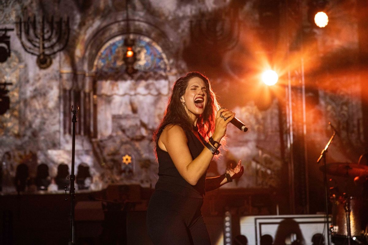 Marina Maximilian, vielseitige Sängerin und Schauspielerin, ist in Israel ein großer Star. (© Boaz Arad) Marina Maximilian, vielseitige Sängerin und Schauspielerin, ist in Israel ein großer Star. (© Boaz Arad)
