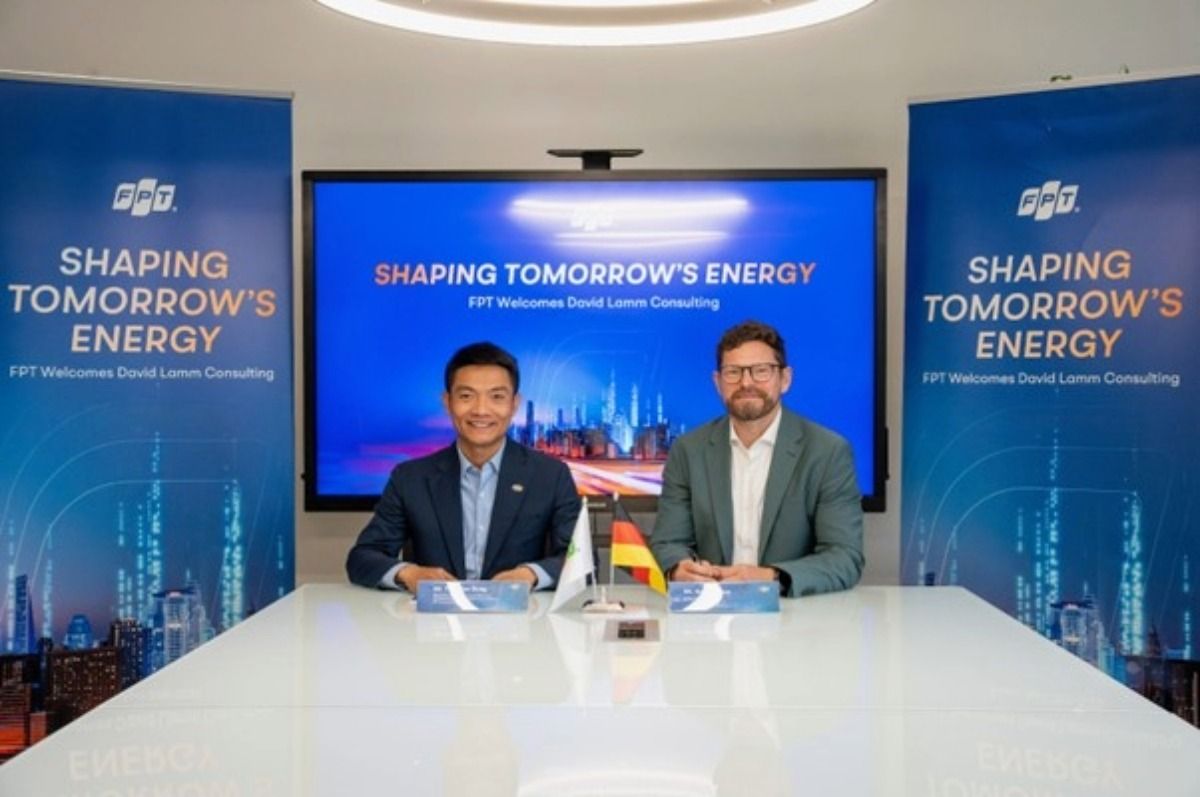 Dzung Tran, FPT Software Europe Chief Executive Officer (links) und David Lamm (© FPT)