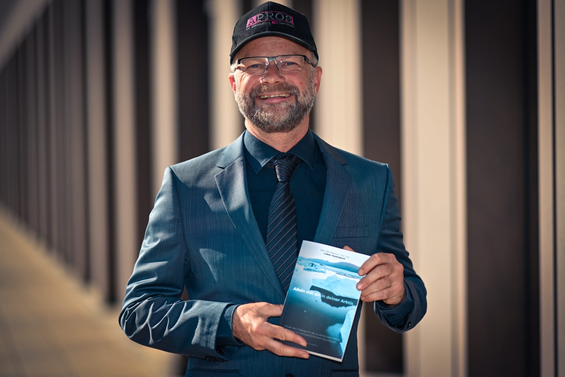 Multimediale Buchvorstellung"Allein mit dir in deiner Arktis" am 05. Juni 2025 in Eningen (Die Bildrechte liegen bei dem Verfasser der Mitteilung.) Multimediale Buchvorstellung"Allein mit dir in deiner Arktis" am 05. Juni 2025 in Eningen (Die Bildrechte liegen bei dem Verfasser der Mitteilung.)