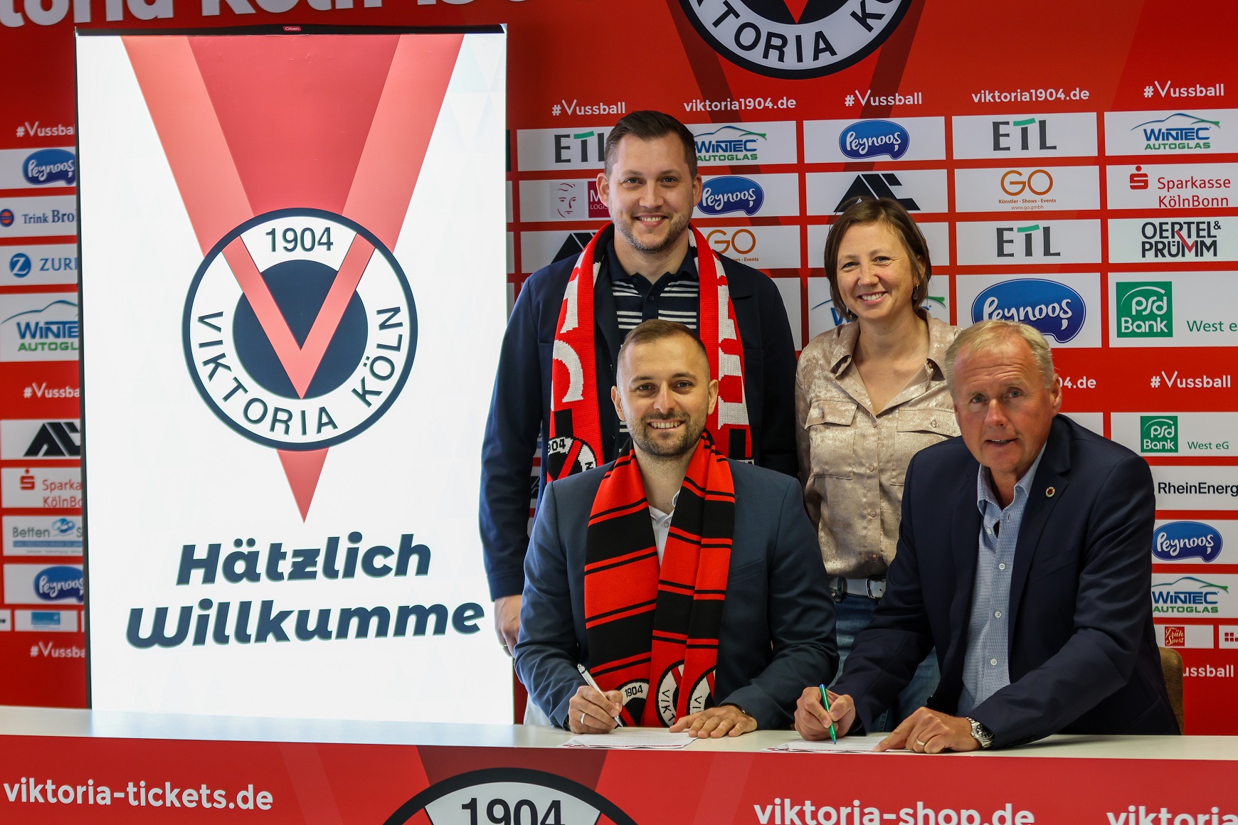 Egzon Hashani, Eric Bock (1. Reihe v.l.n.r.), Oliver Jandrey und Carolin Stein (2. Reihe) (Die Bildrechte liegen bei dem Verfasser der Mitteilung.) Egzon Hashani, Eric Bock (1. Reihe v.l.n.r.), Oliver Jandrey und Carolin Stein (2. Reihe) (Die Bildrechte liegen bei dem Verfasser der Mitteilung.)